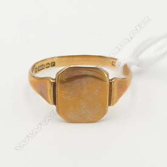 9ct ROSE GOLD SIGNET RING. Unengraved. Hallmarked Birmingham 1930. Size V 2.58gms