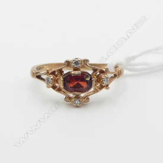 VINTAGE 9ct GOLD  GARNET & DIAMOND RING 1.88gms SIZE O