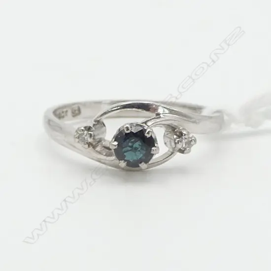 18ct WHITE GOLD SAPPHIRE & DIAMOND RING 3.16gms SIZE P