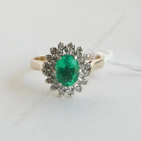 9ct YELLOW GOLD CREATED EMERALD & DIAMOND CLUSTER RING 4.5gms SIZE S