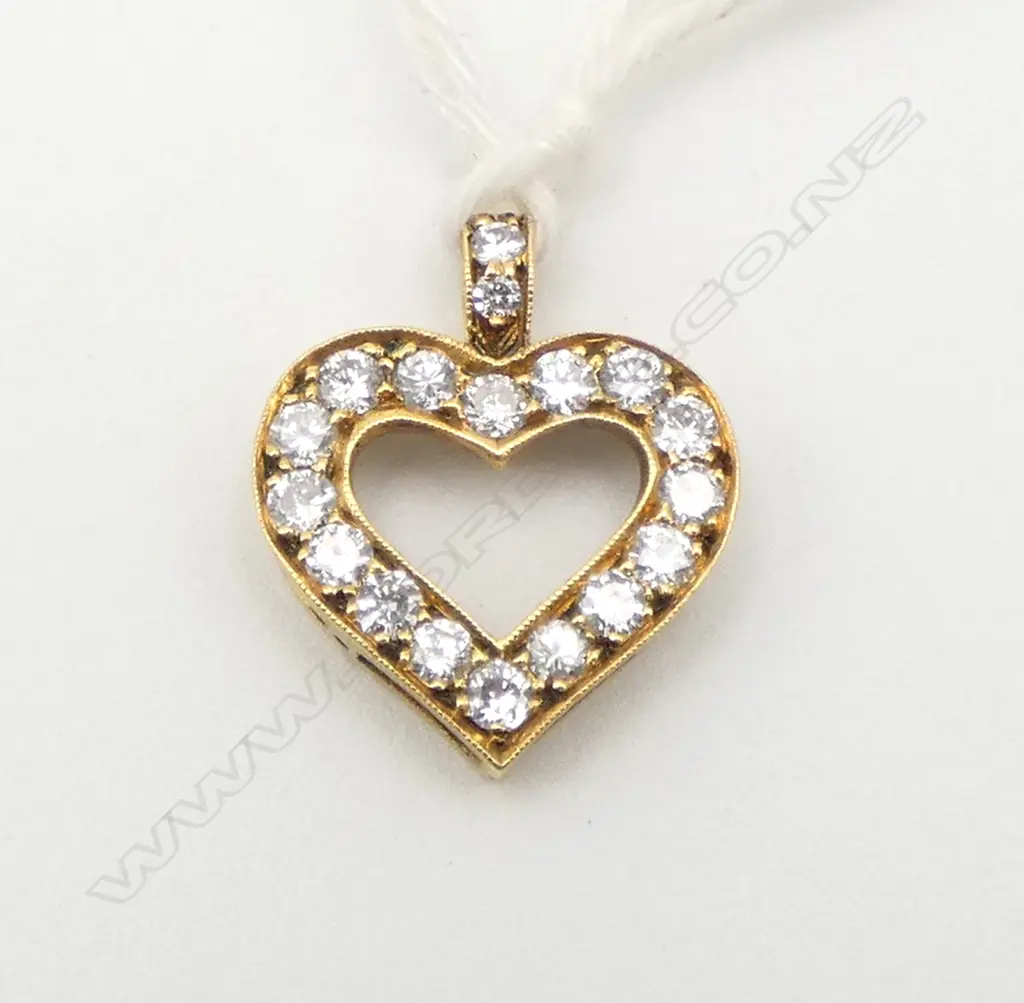 18ct YELLOW GOLD & DIAMOND SET HEART PENDANT 1.63gms Image 1++