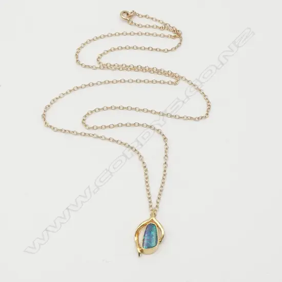 **RTV** 18ct BLACK OPAL PENDANT on 9ct CHAIN, TW=3.2gm