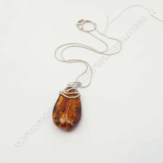ART NOUVEAU AMBER & SILVER PENDANT