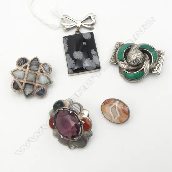 5 PCES. SCOTTISH SILVER & AGATE SILVER BROOCHES