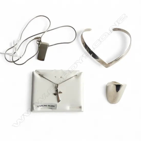 4 SILVER JEWELLERY PCS; CROSS, THOMAS SABO RING, PENDANT on CHAIN & BRACELET