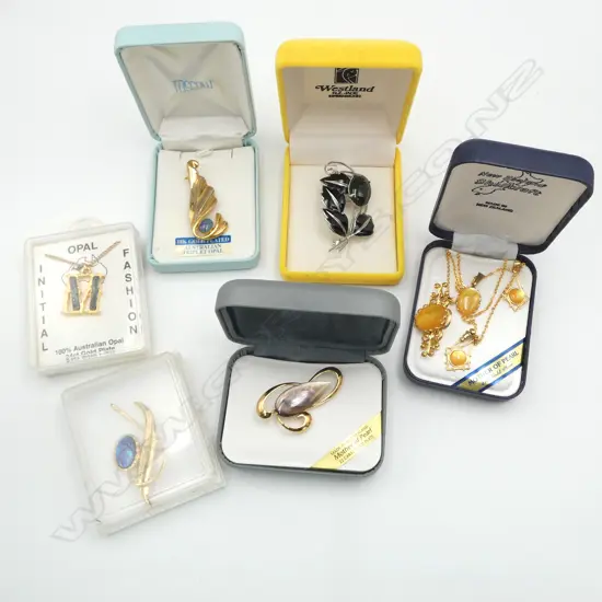 6 PCES. G/P COSTUME JEWELLERY