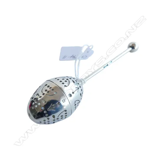 SILVER TEA STRAINER pierced hinged egg w long handle Sheffield 1904 30gms