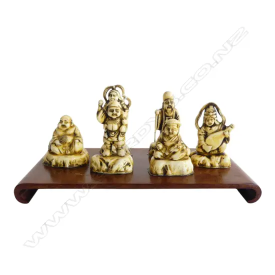 6 ORIENTAL FIGURES ON STAND W.175mm