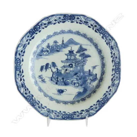 ANTIQUE CHINESE B/W EXPORT PLATE Dia.235mm chIps along edge of plate
