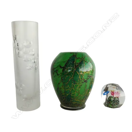 FACETED ART GLASS PAPER WEIGHT + 2 VASES H.315mm