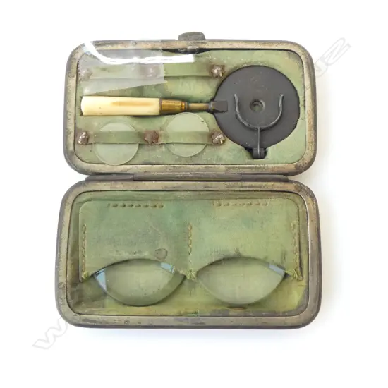 VICTORIAN OPHTHALMOLOGISTS OPTHALMOSCOPE W. IVORY HANDLE IN CASE, L.85MM