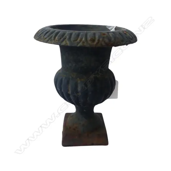 SMALL CAST IRON URN H.155mm