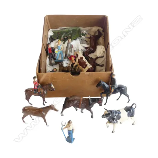 BOX OF LEAD FARM ANIMALLS