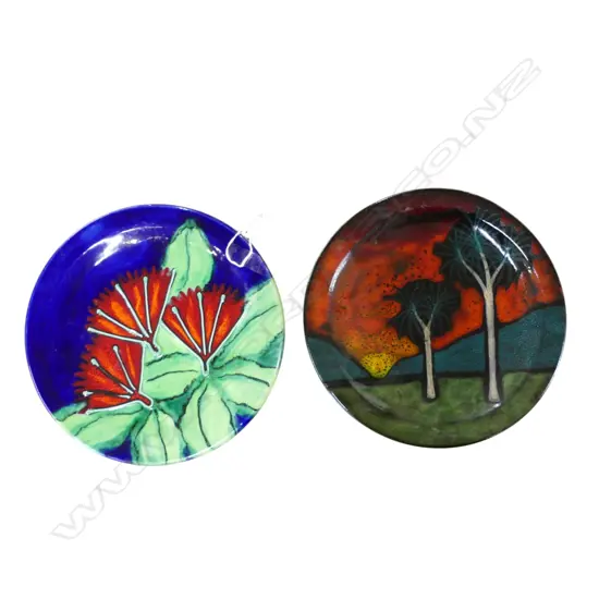 2 MORRIS & JAMES PLATES 300mm dia