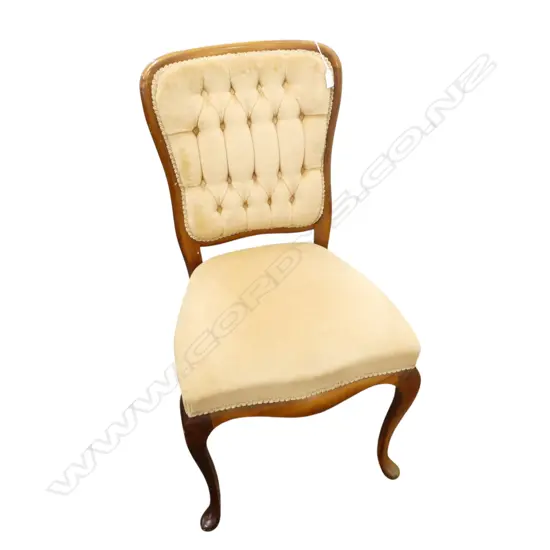 UPHOLSTERED DINING CHAIR