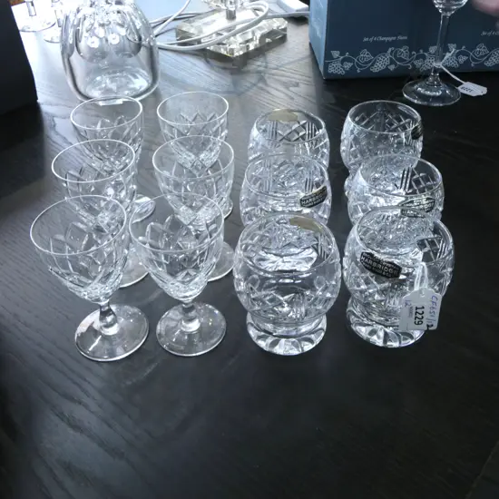 6 HARBRIDGE CRYSTAL TUMBLERS & 6 EDINBURGH CRYSTAL LIQUEUR GLASSES, H.80MM-100MM