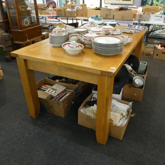 EXTENDABLE DINING TABLE 1800x1000x785mm internal leaf adds 500mm