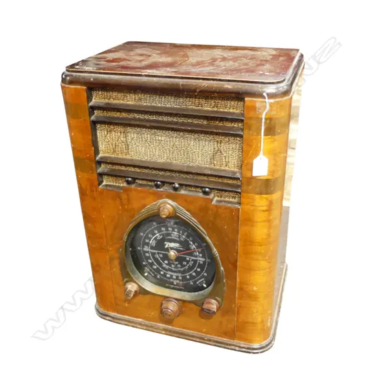 VINTAGE WALNUT CASED ZENITH BRAND TABLE RADIO H580 W400MM