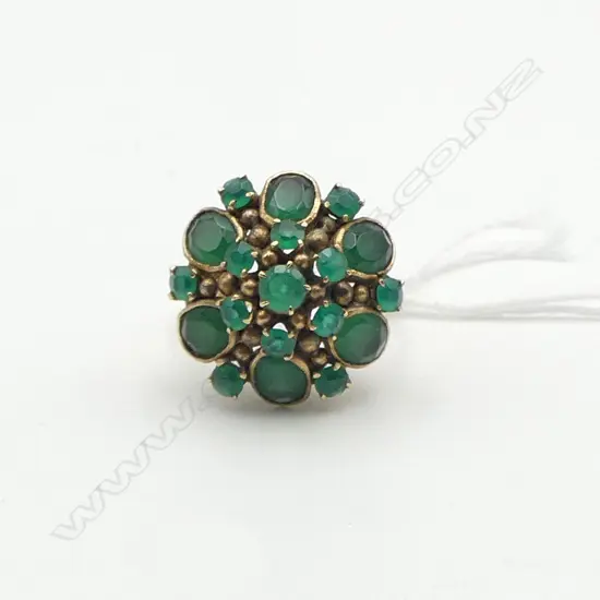 18ct GOLD & CREATED EMERALD VINTAGE PRINCESS TYPE RING size L. 5.15gms