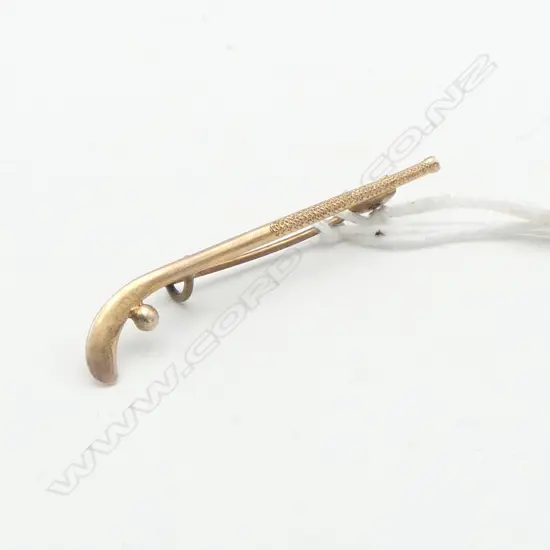 **RTV** ROSE GOLD HOCKEY STICK BROOCH with ball 2gms
