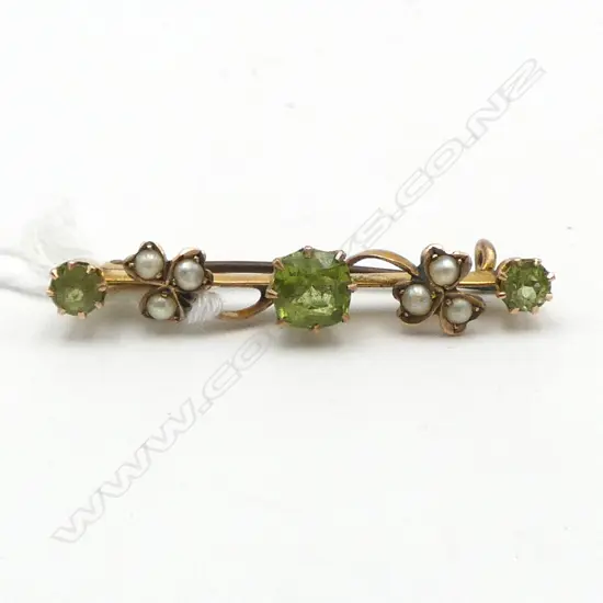 VICTORIAN 9ct GOLD, SEED PEARL & PERIDOT BAR BROOCH, 3.64gms