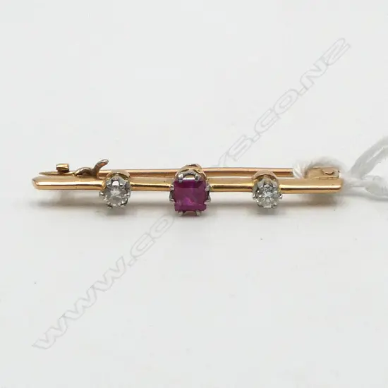 VICTORIAN 18ct GOLD, DIAMOND & RUBY? BAR BROOCH 2.26gms 