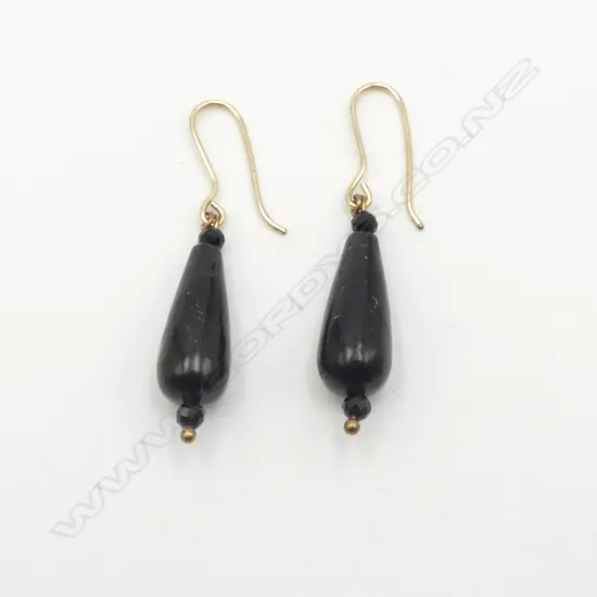 PR JET? MOURNING EARRINGS