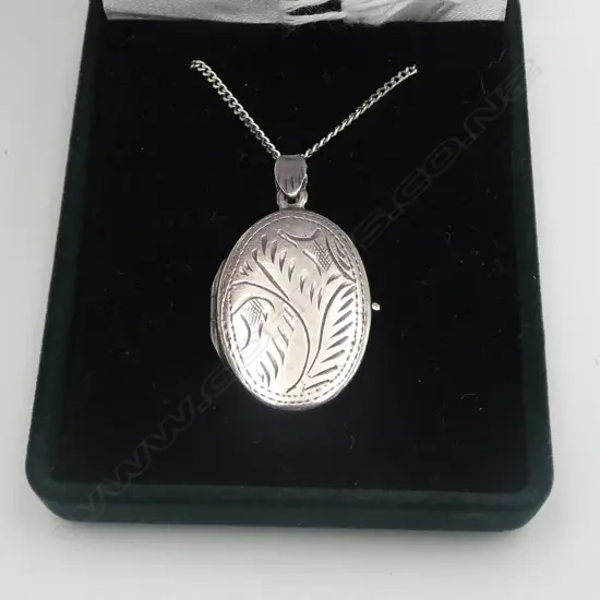STG SILVER PENDANT LOCKET + CHAIN 6.8gms