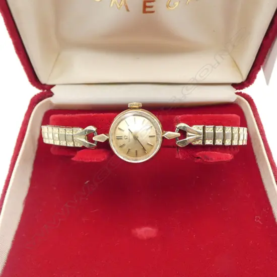 LADIES VINTAGE 9ct GOLD CASED OMEGA WRISTWATCH in ORIGINAL CASE