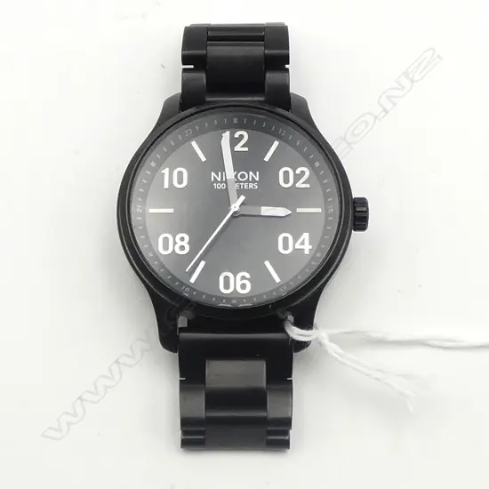 MENS NIXON WATCH - WITH 2 LINKS 