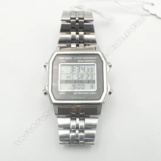 SEIKO 'SPORTS 150' VINTAGE DIGITAL WRISTWATCH screen working