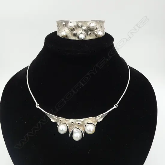 STG SILVER & PEARL NECKLET & CUFF 