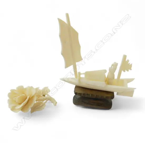 CARVED IVORY JUNK (SAIL BOAT) on stand H.70mm + carved IVORY BROOCH.