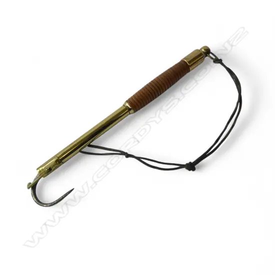 OLD POLISHED BRASS EXTENDABLE FISHING GAF with ribbed wood handle. L. extended 900mm