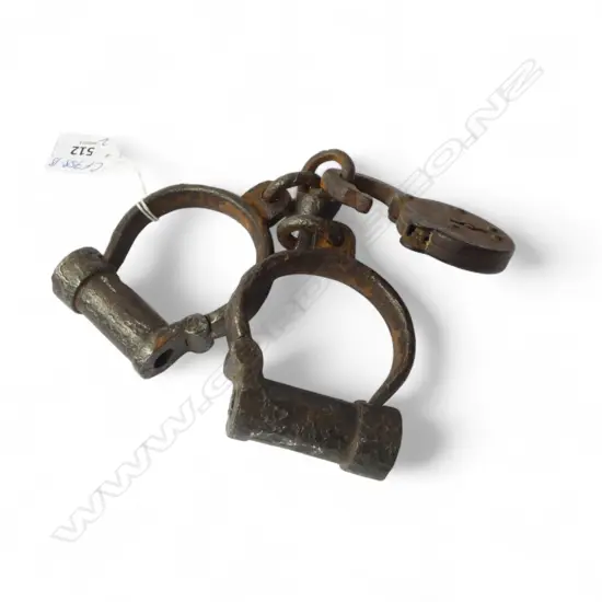 PR OLD IRON HANDCUFFS no key + 'Union' padlock (no key) 