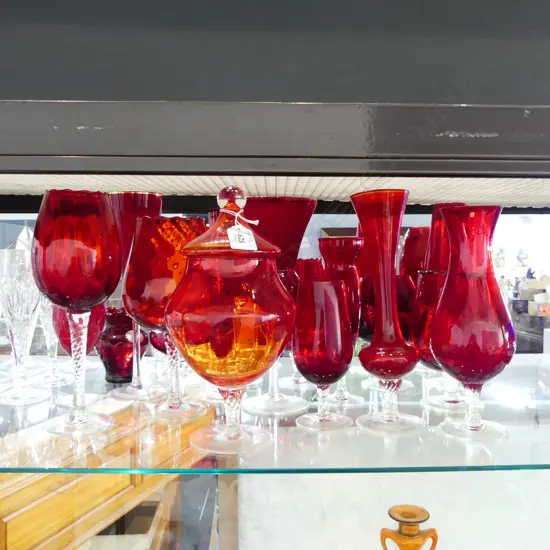 ASSORTED RED ART GLASS