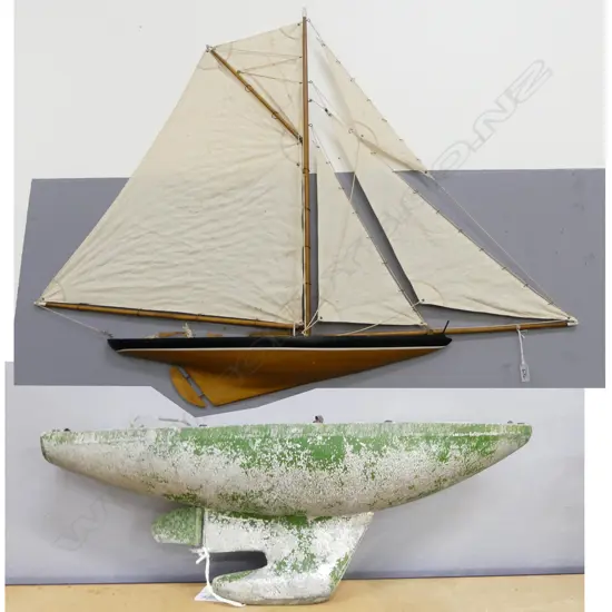 HALF YACHT H.850mm + ALUMINIUM TOY HULL L.360mm