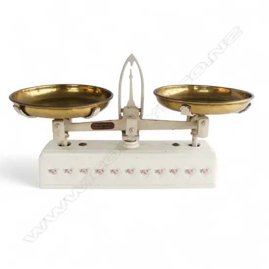 VINTAGE 'MUSTER GESCHUTZT' SCALE