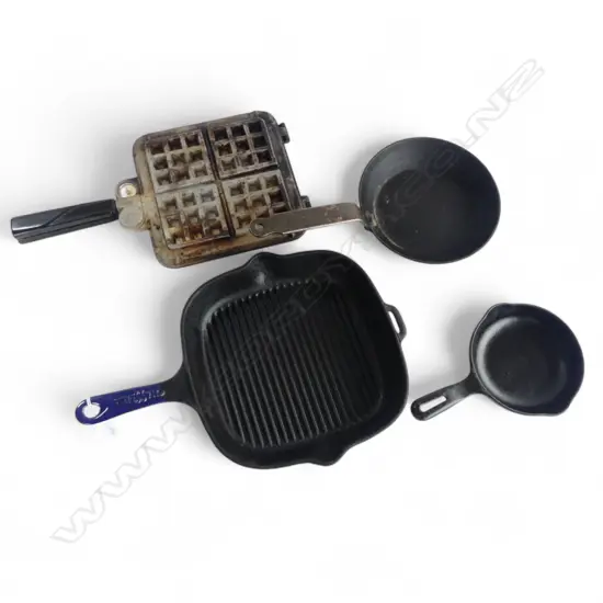 3 FRY PANS INCL. CHASSEUR W.285mm + WAFFLE MAKER