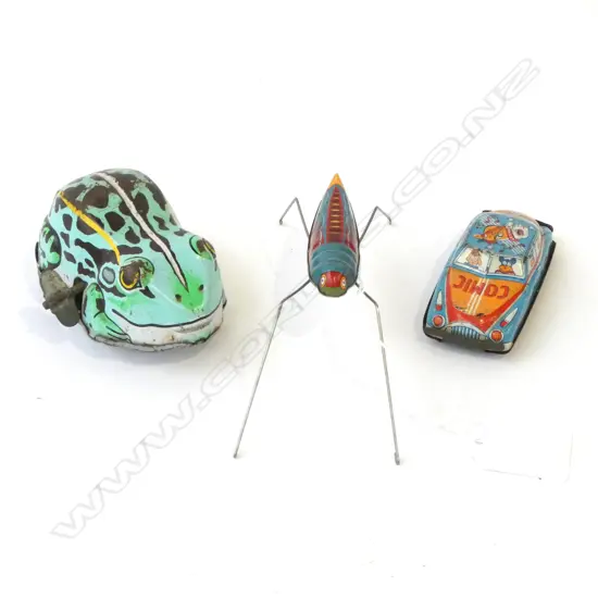 3 VINTAGE TINPLATE TOYS ‘YONE” FROG JAPAN, COMIC CAR, TIN TREASURES GRASSHOPPER, L.75MM-135MM