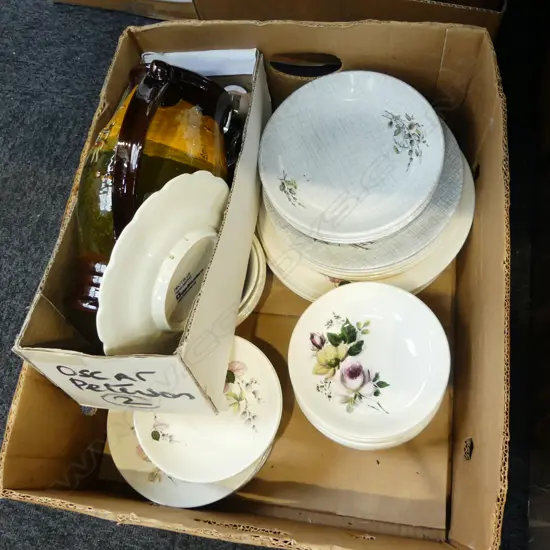 CROWN LYNN DINNER WARE