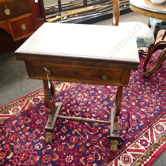 VICTORIAN SIDE TABLE 540x385x735mm