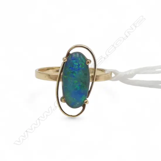 9CT GOLD AND OPAL DOUBLET RING 1.58gms SIZE L