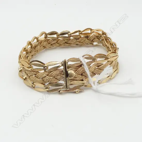 14CT GOLD WOVEN BRACELET 21gms (old repair)