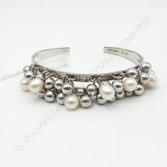 SILVER AND PEARL CUFF 30gms