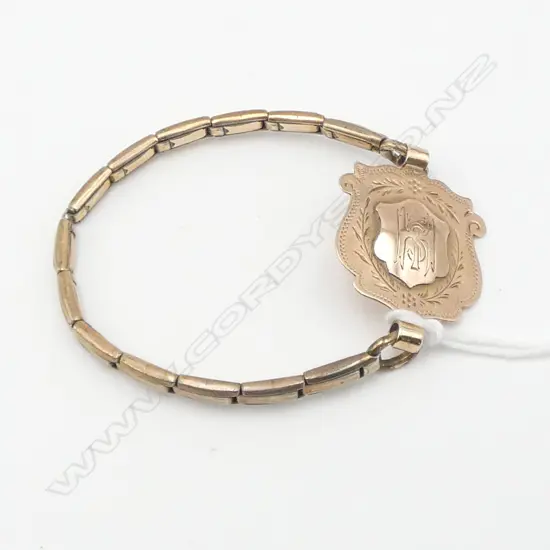 9ct GOLD FOB SHIELD ENGRAVED 'L.J. HILL DUX 1933' ON G/P BRACELET