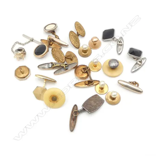 ASST. STUDS INCL. 1 9CT 1gm