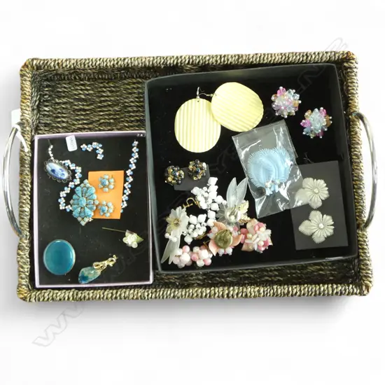 ASST. COSTUME JEWELLERY INCLUDING S/S ENAMEL DESIGNER BROOCH & A DELFT BROOCH