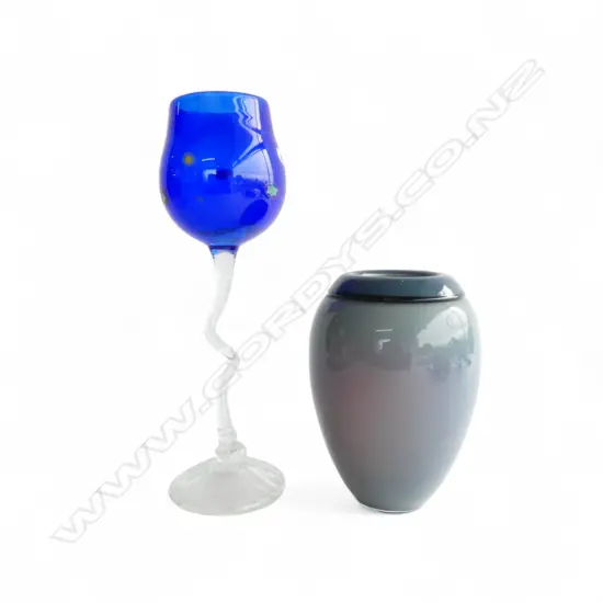2 PCES ART GLASS; HOGLUND VASE, WINE GLASS SIGNED VENUS 2000 NZ H.270mm