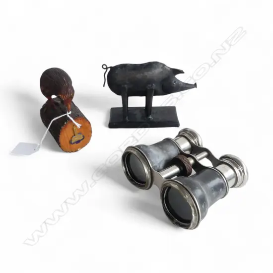 PR VINTAGE 'LE JOCKEY CLUP PARIS' BINOCULARS, PIG ORNAMENT + CARVED KIWI by WIREMU KUTUCHER H.105mm